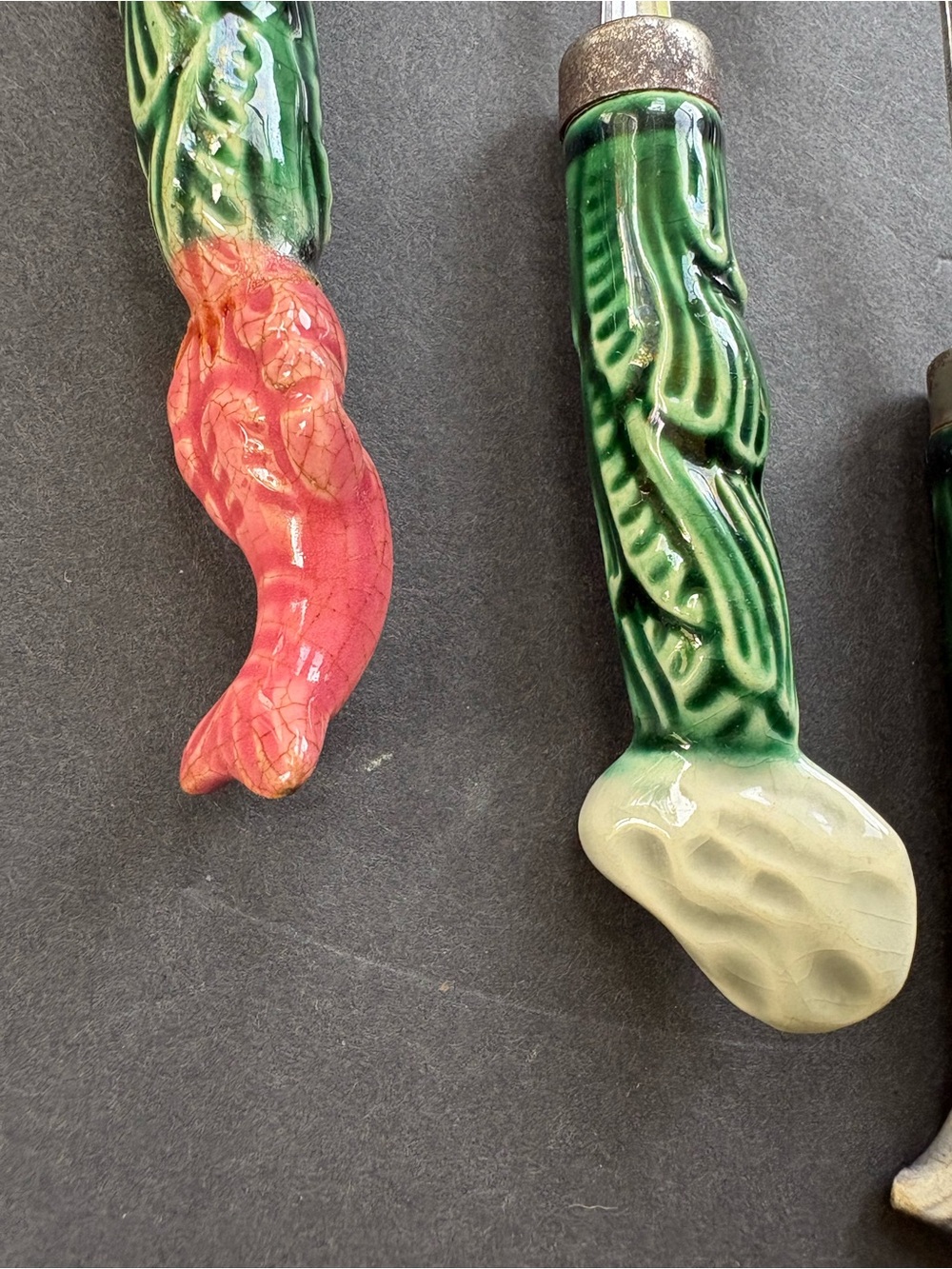 Mid-Century Ceramic Handle Seafood/Cocktail Fork Set Green and Red - Unbranded - Picture 9 of 13